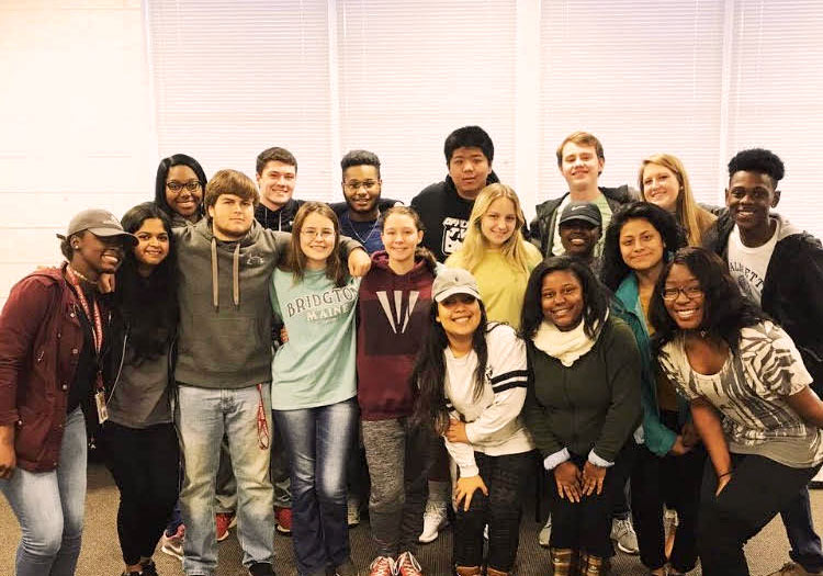 Marvin Mitchell with his University 101 class gathered together smiling at the camera. 