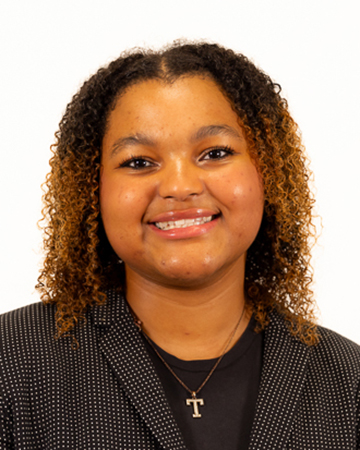 Tonazia Benson headshot