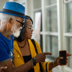 Booker T. Washington alumni look at display