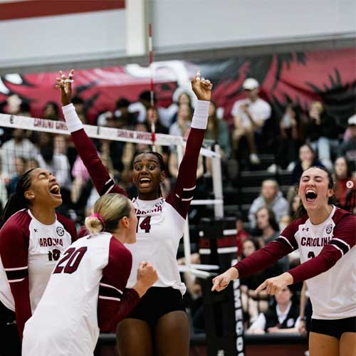 USC volleyball players in action